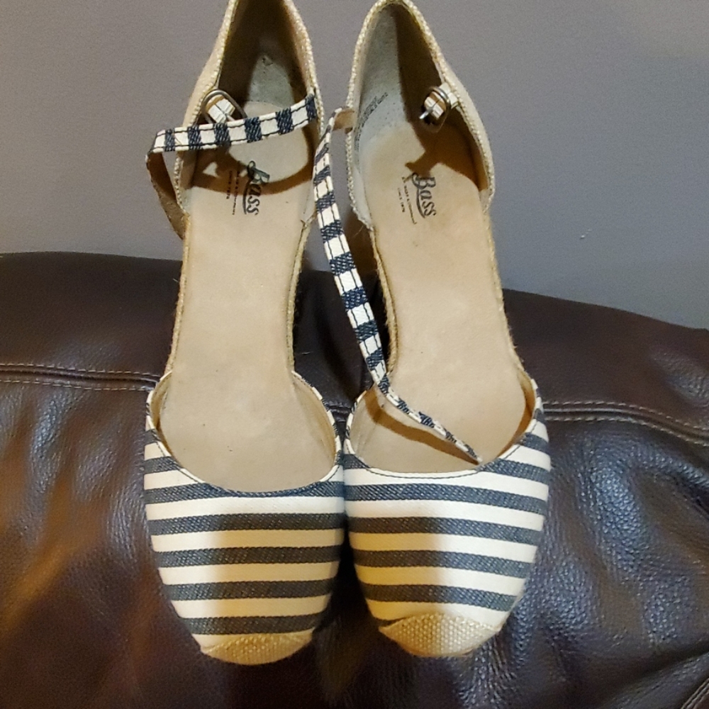 Shoes - Picture 2 of 3